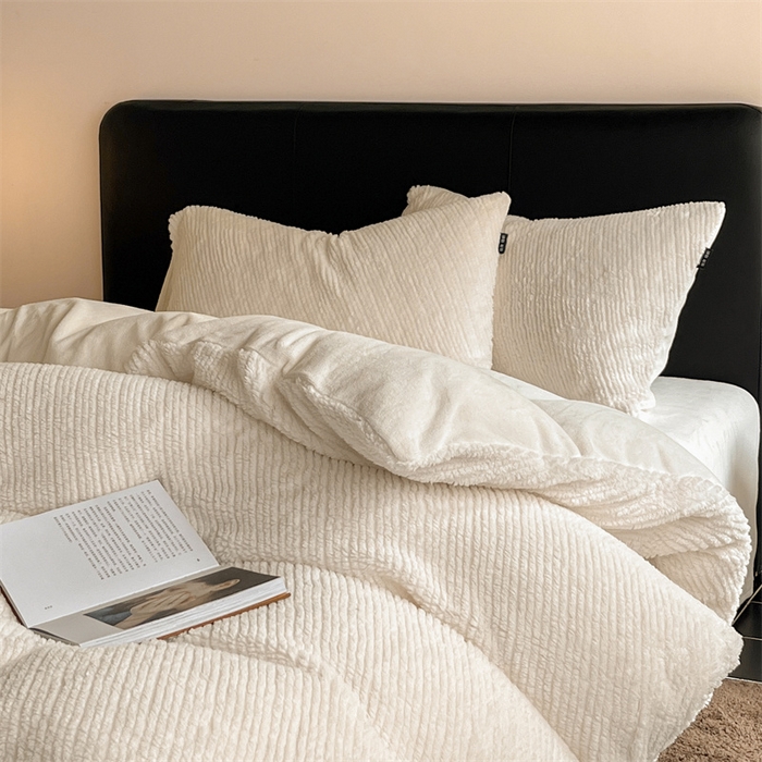 91家纺网 家纺一手货源 找家纺 星座家纺  2025新款泰迪绒提花牛奶绒四件套 奶油白