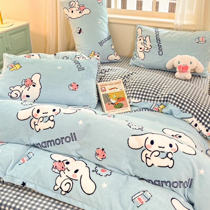 91家纺网 家纺一手货源 找家纺 2024新品正版三丽鸥授权卡通加厚高克重牛奶绒系列四件套 绒三丽鸥-冰淇淋甜点玉桂狗