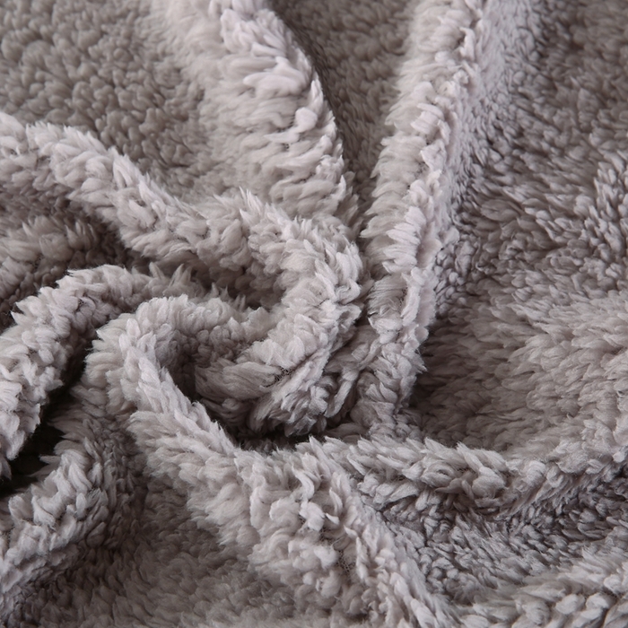 91家纺网 家纺一手货源 找家纺 巴木赫 2024新款8字配色双层羊羔绒毛毯 浅灰