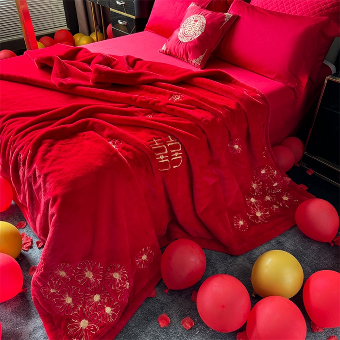 91家纺网 家纺一手货源 找家纺 2024新款仿皮草兔绒精品绣花毛毯毯子 柔情密意-大红