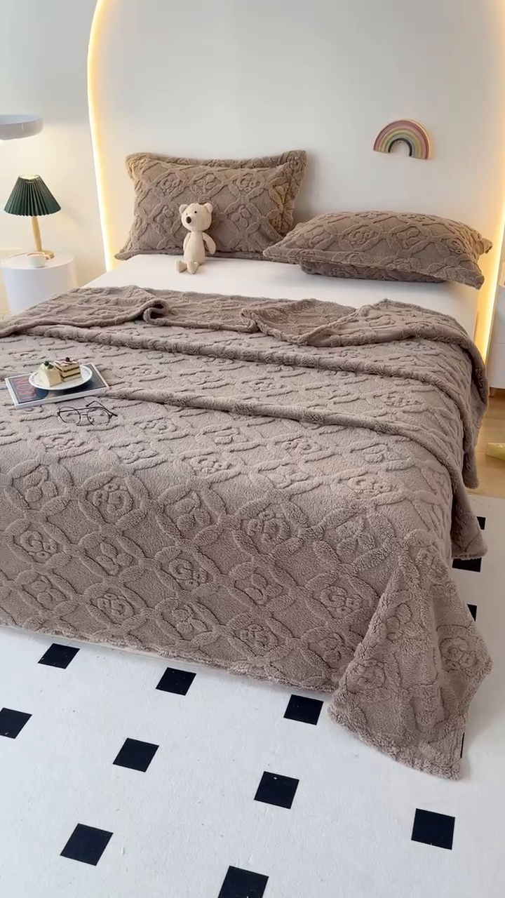 91家纺网 家纺一手货源 找家纺 芸锦豪 2024新款三叶草提花毛毯--卷边款 咖色