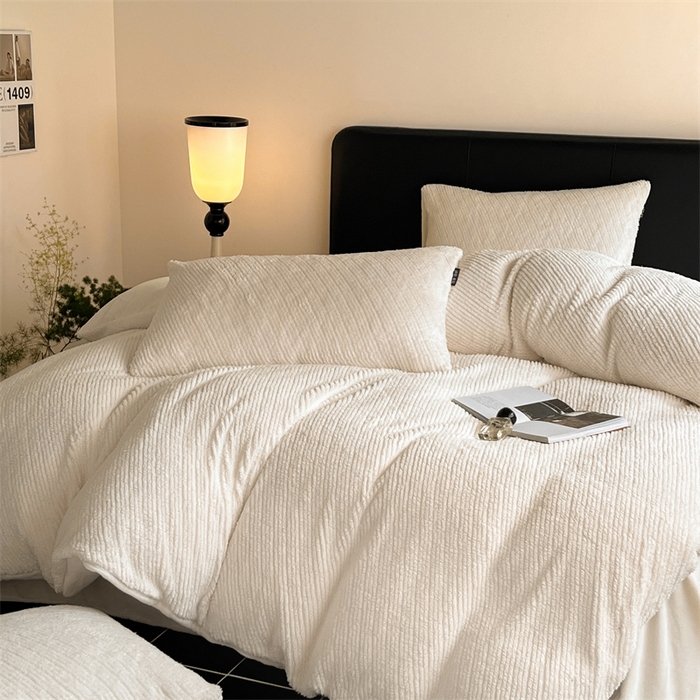 91家纺网 家纺一手货源 找家纺 星座家纺  2025新款泰迪绒提花牛奶绒四件套 奶油白