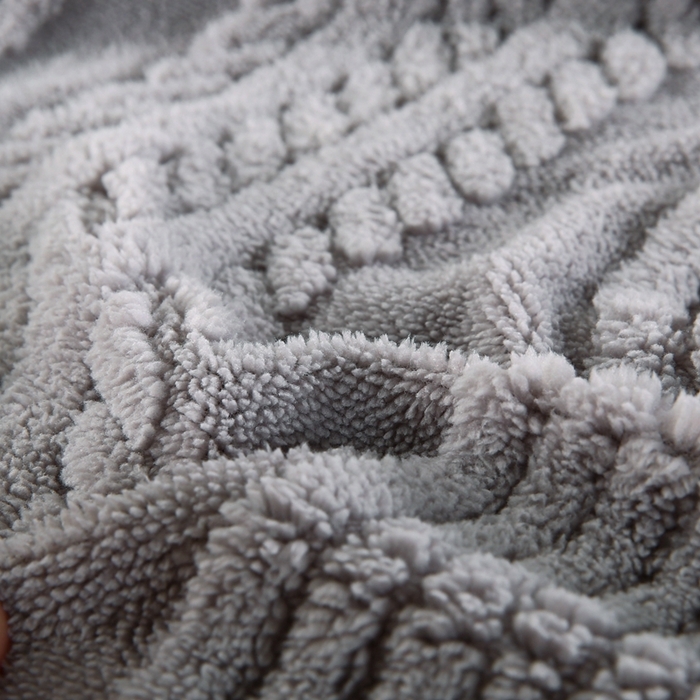 91家纺网 家纺一手货源 找家纺 巴木赫 2024新款8字配色双层羊羔绒毛毯 浅灰