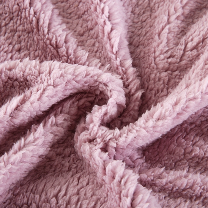 91家纺网 家纺一手货源 找家纺 巴木赫 2024新款8字配色双层羊羔绒毛毯 浅紫