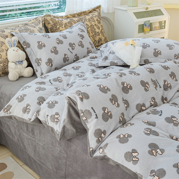 91家纺网 家纺一手货源 找家纺 锦罗绣 2024新款加厚牛奶绒四件套印花四件套单被套 可爱妮妮