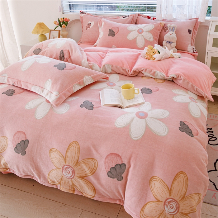 91家纺网 家纺一手货源 找家纺 锦罗绣 2024新款加厚牛奶绒四件套印花四件套单被套 后花园