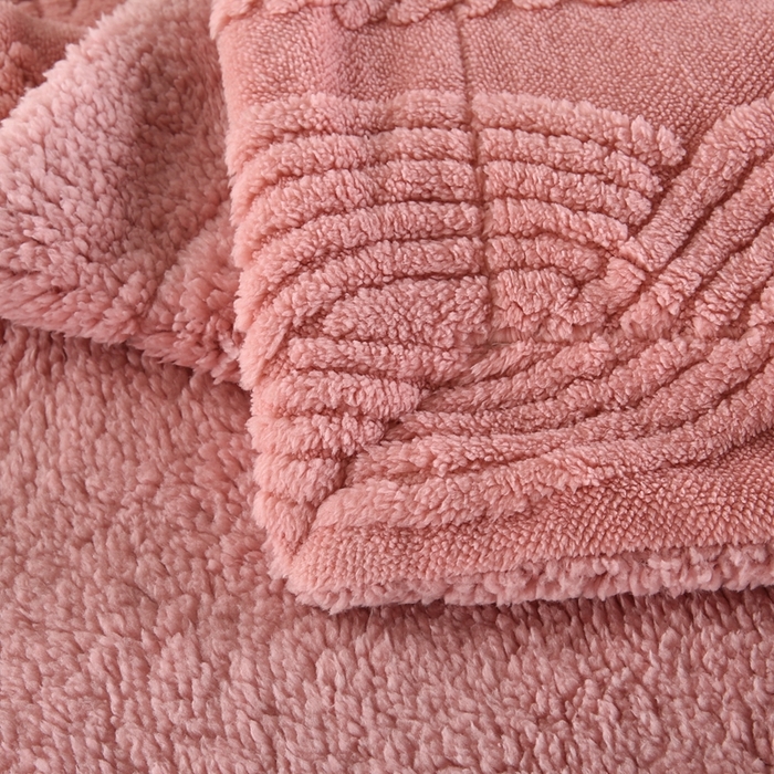 91家纺网 家纺一手货源 找家纺 巴木赫 2024新款8字配色双层羊羔绒毛毯 樱花粉