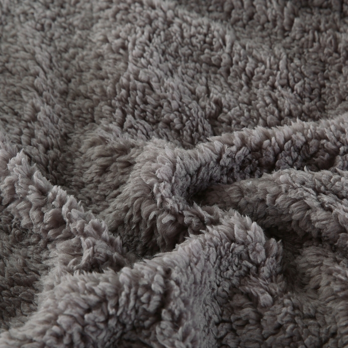 91家纺网 家纺一手货源 找家纺 巴木赫 2024新款8字配色双层羊羔绒毛毯 深灰