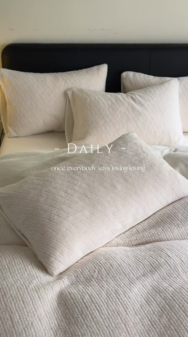 91家纺网 家纺一手货源 找家纺 星座家纺  2025新款泰迪绒提花牛奶绒四件套 奶油白