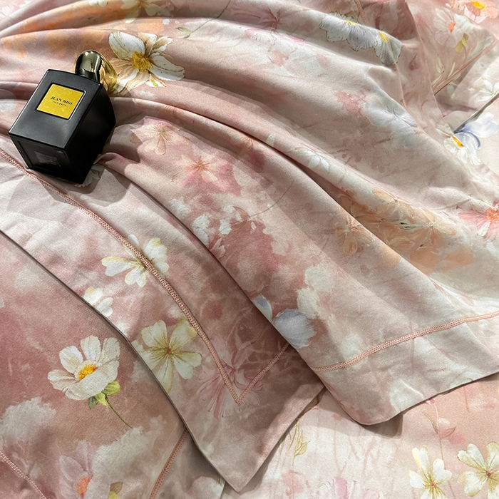 91家纺网 家纺一手货源 找家纺 2024新款A类全棉磨毛数码印花系列四件套 莉丽丝粉