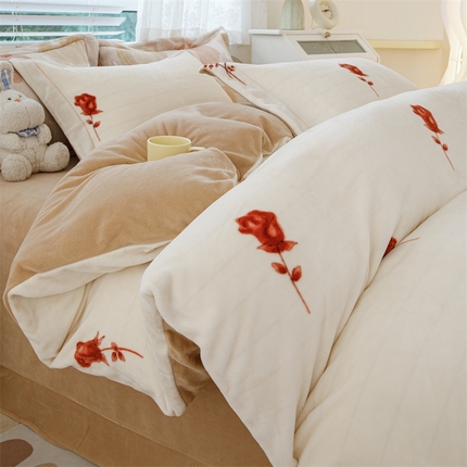 91家纺网 家纺一手货源 找家纺 锦罗绣 2024新款加厚牛奶绒四件套印花四件套单被套 甜心玫瑰