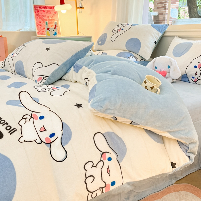 91家纺网 家纺一手货源 找家纺 2024新品正版三丽鸥授权卡通加厚高克重牛奶绒系列四件套 绒三丽鸥-蓝色波点玉桂狗