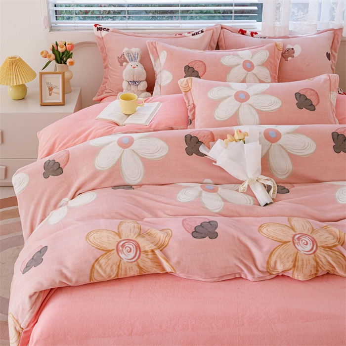 91家纺网 家纺一手货源 找家纺 锦罗绣 2024新款加厚牛奶绒四件套印花四件套单被套 后花园