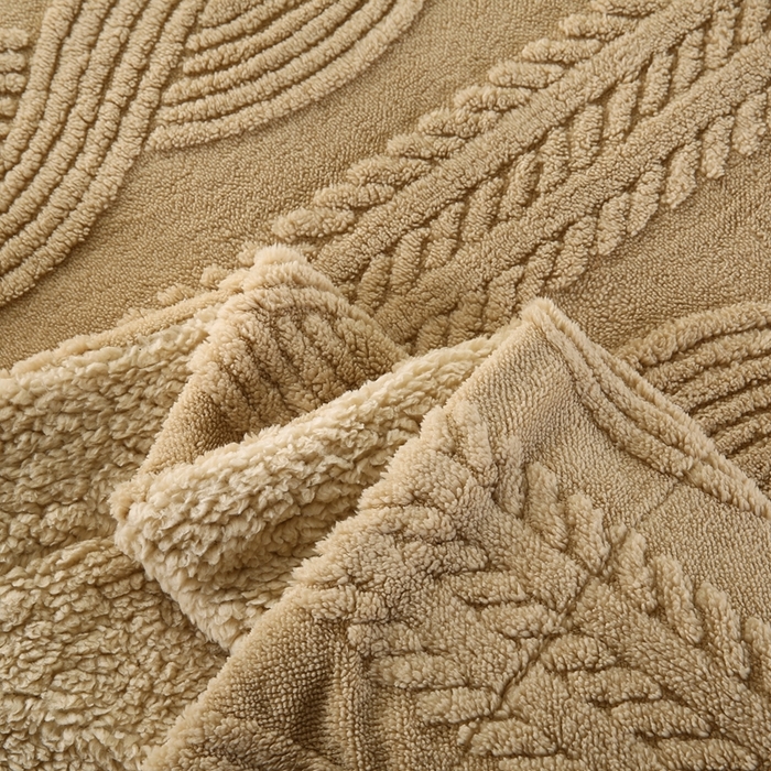 91家纺网 家纺一手货源 找家纺 巴木赫 2024新款8字配色双层羊羔绒毛毯 浅黄