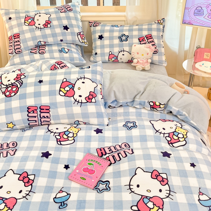 91家纺网 家纺一手货源 找家纺 2024新品正版三丽鸥授权卡通加厚高克重牛奶绒系列四件套 绒三丽鸥-蓝格星星kitty