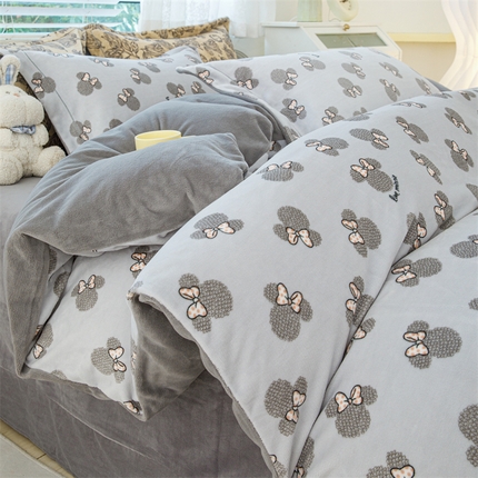 91家纺网 家纺一手货源 找家纺 锦罗绣 2024新款加厚牛奶绒四件套印花四件套单被套 可爱妮妮