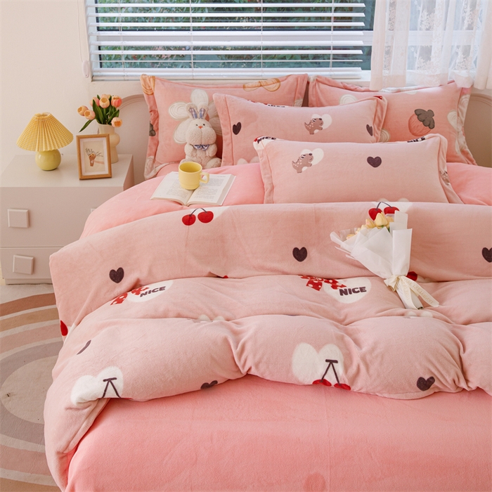 91家纺网 家纺一手货源 找家纺 锦罗绣 2024新款加厚牛奶绒四件套印花四件套单被套 少女心