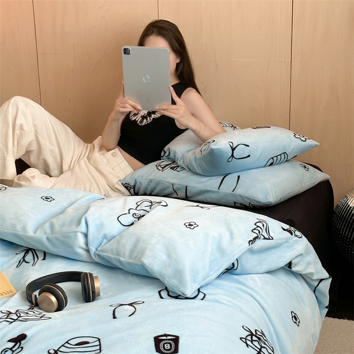 91家纺网 家纺一手货源 找家纺 呗旺鹿 2024新款小红书爆款牛奶绒印花四件套 静语