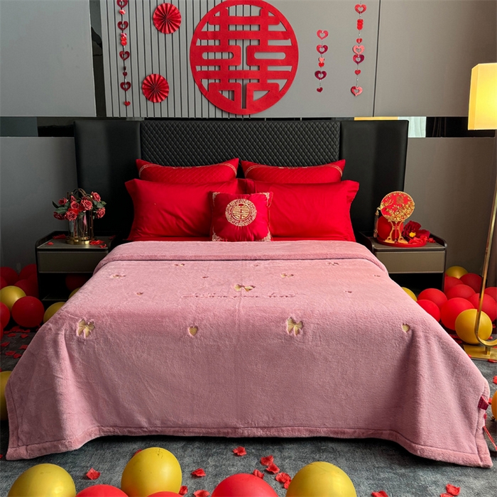 91家纺网 家纺一手货源 找家纺 2024新款仿皮草兔绒精品绣花毛毯毯子 蝴蝶结-粉