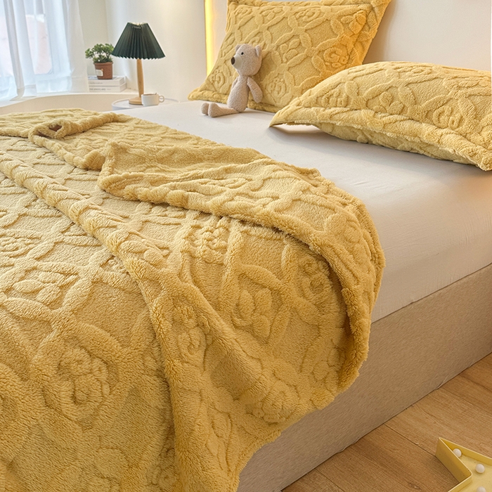 91家纺网 家纺一手货源 找家纺 芸锦豪 2024新款三叶草提花毛毯--卷边款 姜黄