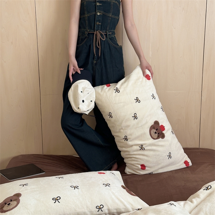 91家纺网 家纺一手货源 找家纺 呗旺鹿 2024新款小红书爆款牛奶绒印花四件套 布梵