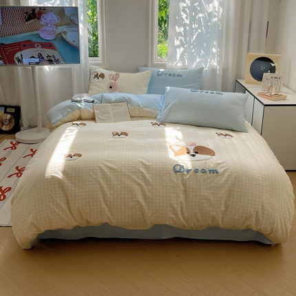 91家纺网 家纺一手货源 找家纺 （总）顾里 2024新款软萌格子狗水洗棉毛巾绣四件套