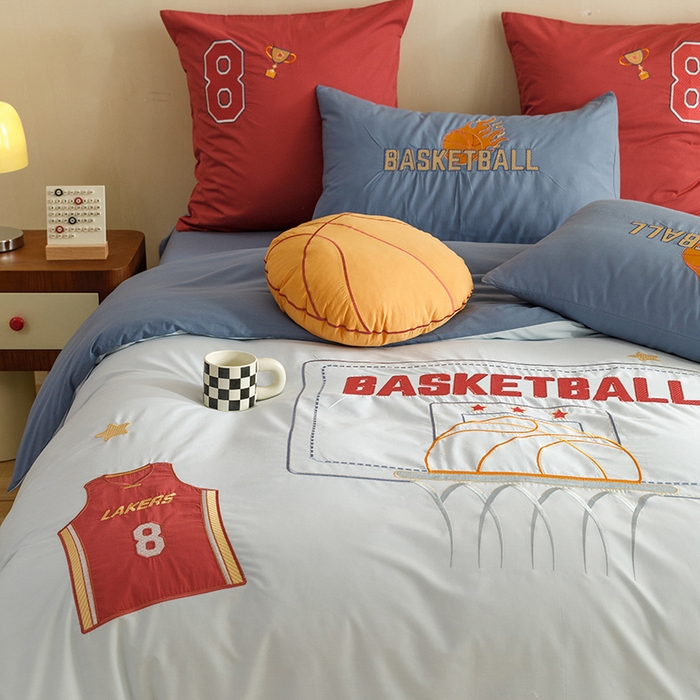 91家纺网 家纺一手货源 找家纺 绒梦里 2024新款全棉A类40s水洗棉贴布绣花四件套-篮球系列 挚爱篮球-浅蓝