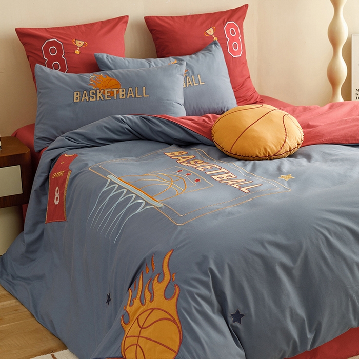 91家纺网 家纺一手货源 找家纺 绒梦里 2024新款全棉A类40s水洗棉贴布绣花四件套-篮球系列 挚爱篮球-英伦蓝