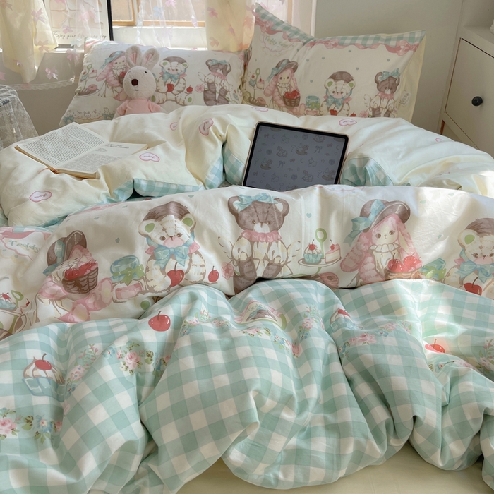 91家纺网 家纺一手货源 找家纺 六巷胡同 2024新款40支全棉纯棉INS洛丽塔卡通甜美少女心系列四件套 秘境樱桃熊