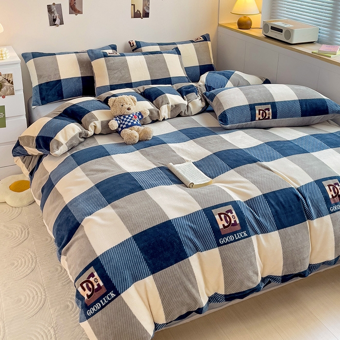 91家纺网 家纺一手货源 找家纺 西引力 2024新款加厚小清新牛奶绒四件套床单款床笠款单被套爆款 格调蓝