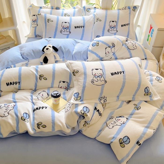 91家纺网 家纺一手货源 找家纺 丝羽坊 2024新款加厚小清新牛奶绒印花四件套单被套床笠四件套-场景二 可爱猫