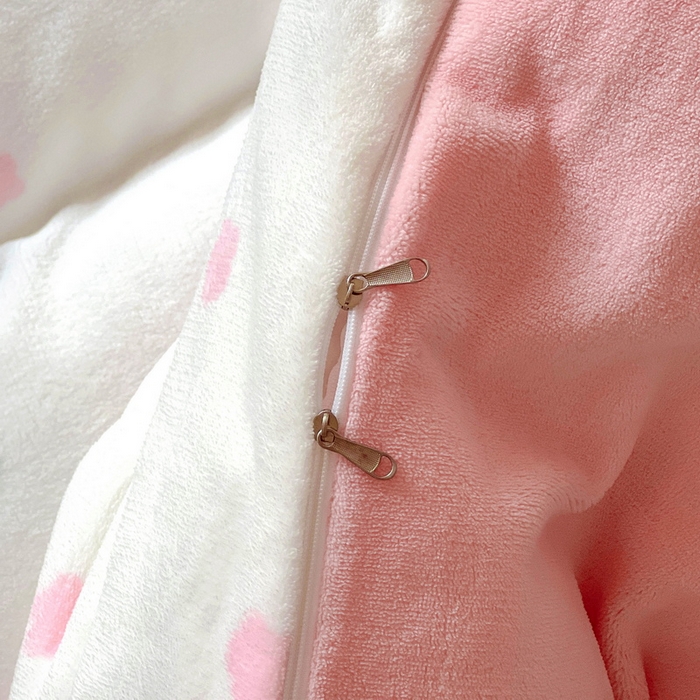 91家纺网 家纺一手货源 找家纺 丝羽坊 2024新款加厚小清新牛奶绒印花四件套单被套床笠四件套-场景二 粉色爱恋 