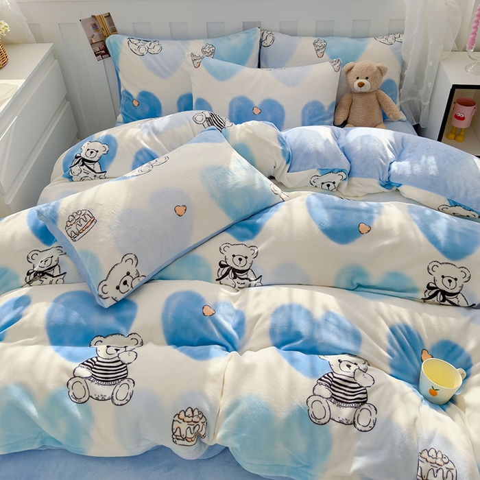 91家纺网 家纺一手货源 找家纺 枋梢家纺 2024新款加厚牛奶绒印花四件套 爱心蓝熊