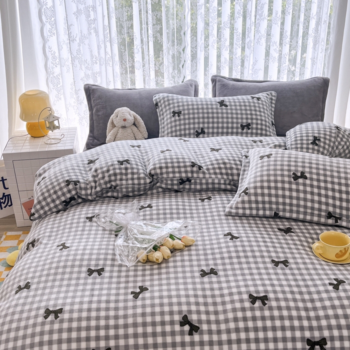 91家纺网 家纺一手货源 找家纺 青螺家纺 2024加厚高克重保暖爆款小清新牛奶绒印花双面绒单被套 蝴蝶结灰