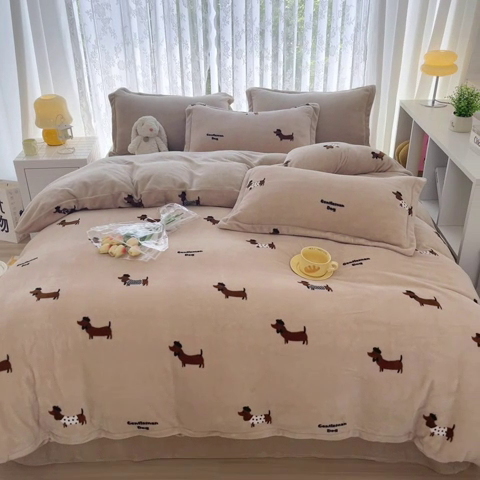 91家纺网 家纺一手货源 找家纺 青螺家纺 2024加厚高克重保暖爆款小清新牛奶绒印花双面绒单被套 调皮狗