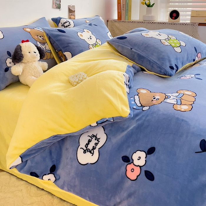 91家纺网 家纺一手货源 找家纺 西引力 2024新款加厚小清新牛奶绒四件套床单款床笠款单被套爆款 花朵小熊