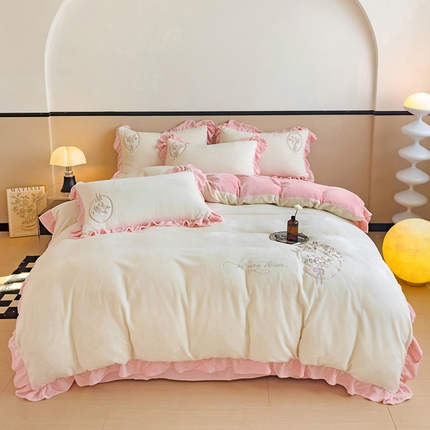 91家纺网 家纺一手货源 找家纺 星尚家纺 2024新款A类全消光牛奶绒四件套-伊莉雅 奶昔粉