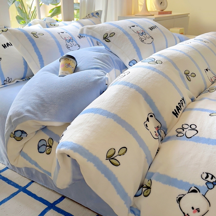 91家纺网 家纺一手货源 找家纺 丝羽坊 2024新款加厚小清新牛奶绒印花四件套单被套床笠四件套-场景二 可爱猫