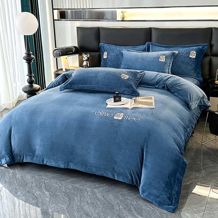 91家纺网 家纺一手货源 找家纺 橘姿家纺 2024新款高克重九斤牛奶绒绣花四件套 相伴-蓝