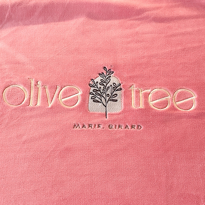 91家纺网 家纺一手货源 找家纺 橘姿家纺 2024新款高克重九斤牛奶绒绣花四件套 相伴-豆沙