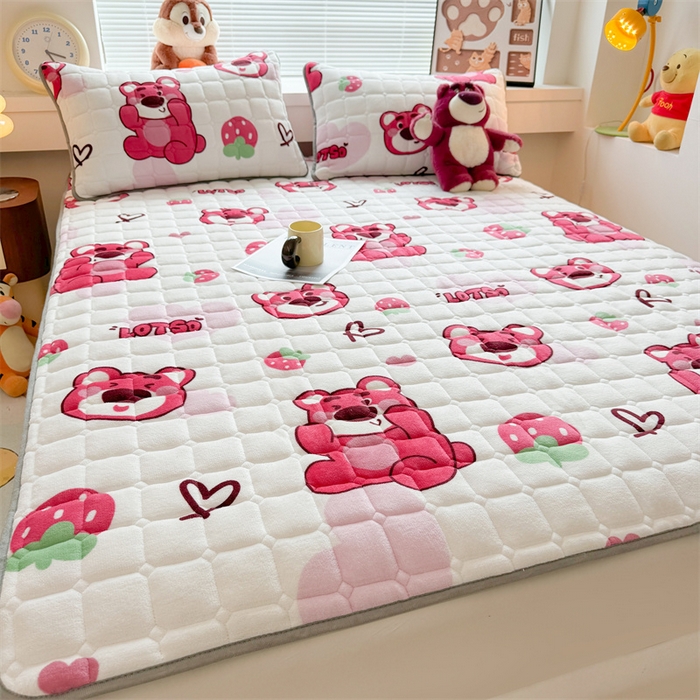 91家纺网 家纺一手货源 找家纺 迪梦思 2024新款正版授权卡通牛奶绒床垫床护垫 学生床垫床笠 抱抱草莓熊-床垫款