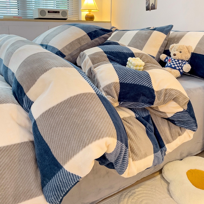 91家纺网 家纺一手货源 找家纺 西引力 2024新款加厚小清新牛奶绒四件套床单款床笠款单被套爆款 格调蓝