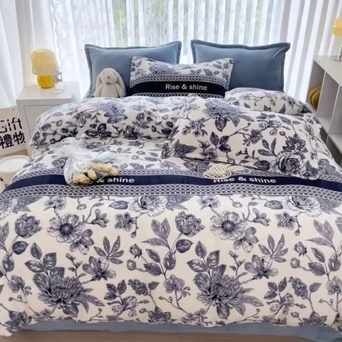 91家纺网 家纺一手货源 找家纺 青螺家纺 2024加厚高克重保暖爆款小清新牛奶绒印花双面绒单被套 青花瓷