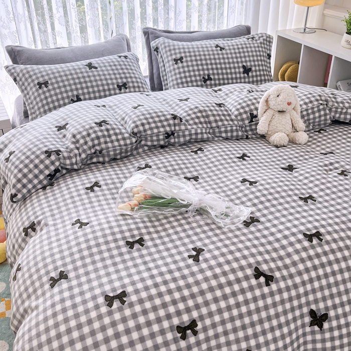 91家纺网 家纺一手货源 找家纺 青螺家纺 2024加厚高克重保暖爆款小清新牛奶绒印花双面绒单被套 蝴蝶结灰