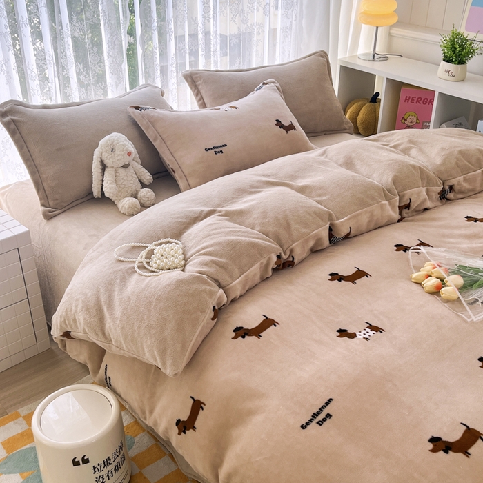 91家纺网 家纺一手货源 找家纺 青螺家纺 2024加厚高克重保暖爆款小清新牛奶绒印花双面绒单被套 调皮狗