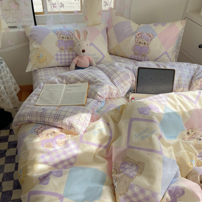 91家纺网 家纺一手货源 找家纺 六巷胡同 2024新款40支全棉纯棉INS洛丽塔卡通甜美少女心系列四件套 紫色贪睡熊