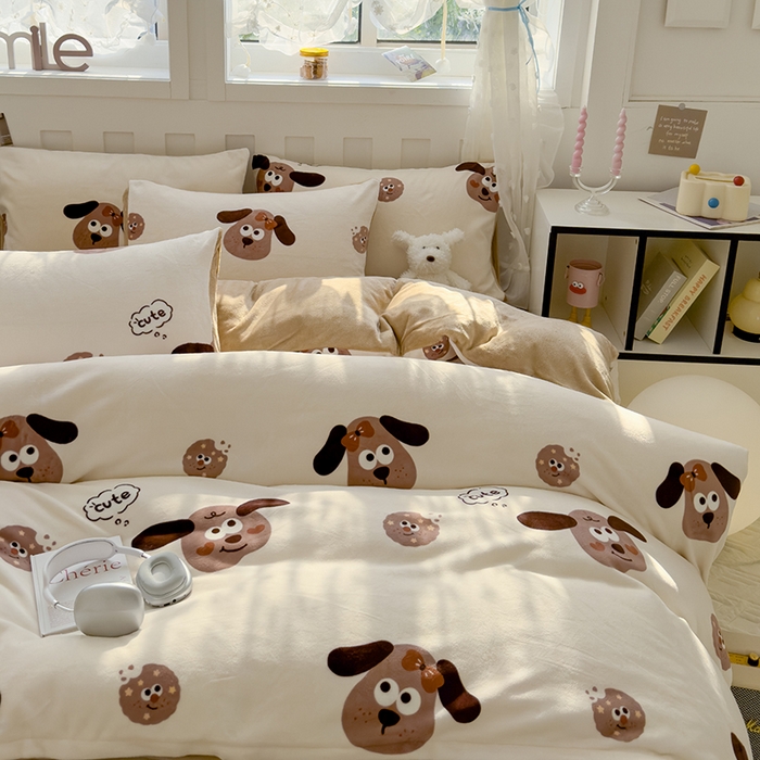 91家纺网 家纺一手货源 找家纺 枋梢家纺 2024新款加厚牛奶绒印花四件套 饼干小狗