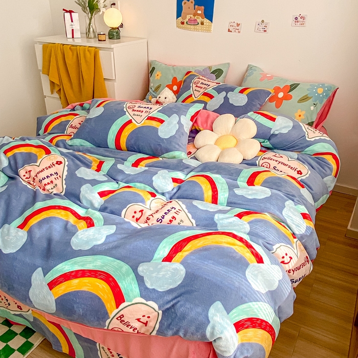 91家纺网 家纺一手货源 找家纺 西引力 2024新款加厚小清新牛奶绒四件套床单款床笠款单被套爆款 彩虹梦