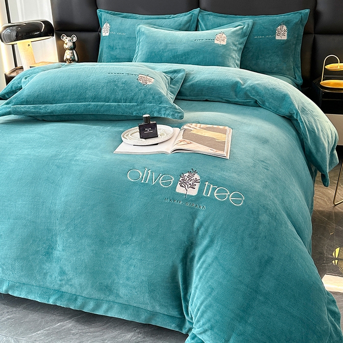 91家纺网 家纺一手货源 找家纺 橘姿家纺 2024新款高克重九斤牛奶绒绣花四件套 相伴-绿