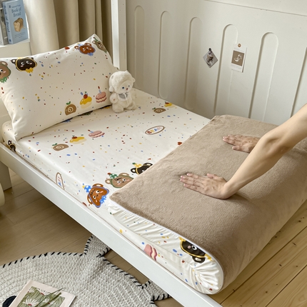 91家纺网 家纺一手货源 找家纺 寻米 2024新款AB双面学生床垫套 快乐熊仔